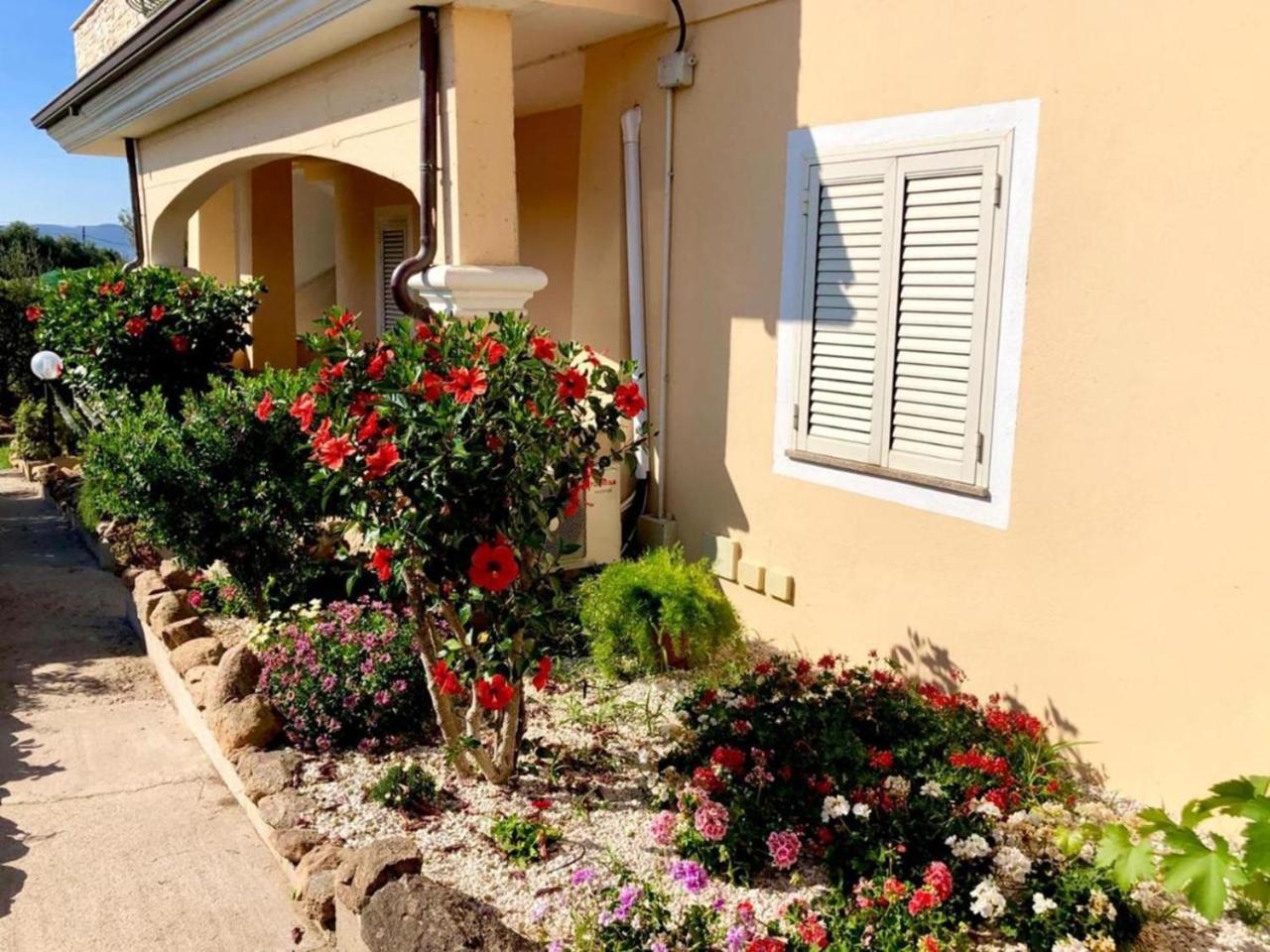 Apartamento Casa Dolce Hibiscus Olbia Exterior foto